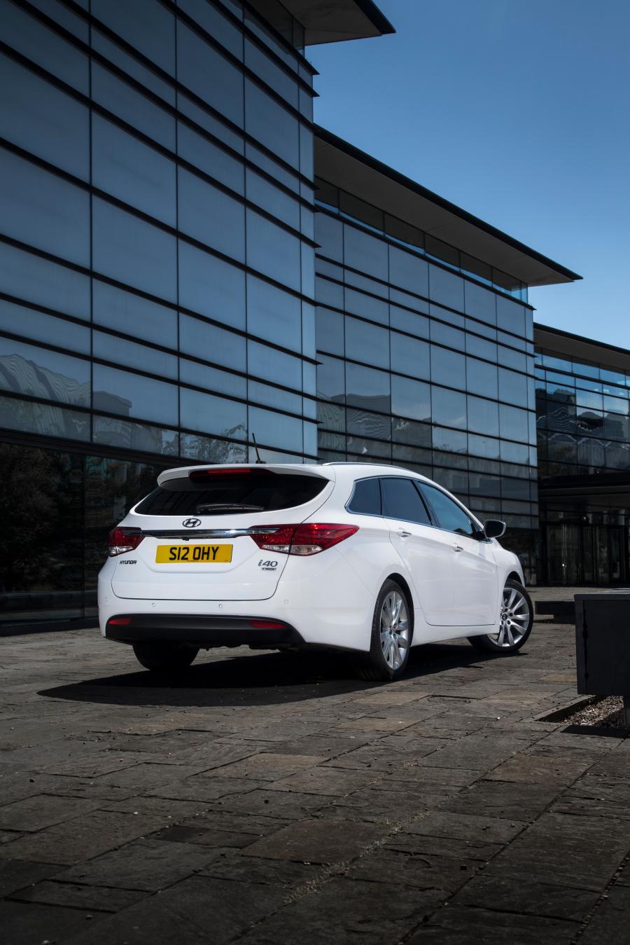  Hyundai i40 Tourer 2014 года  (UK) (фото 4 из 73)